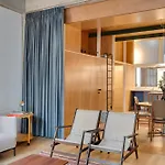 Uma Foyer 25 *