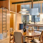 Uma Foyer 25 *