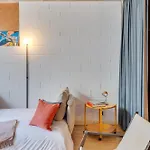 Uma Foyer 25